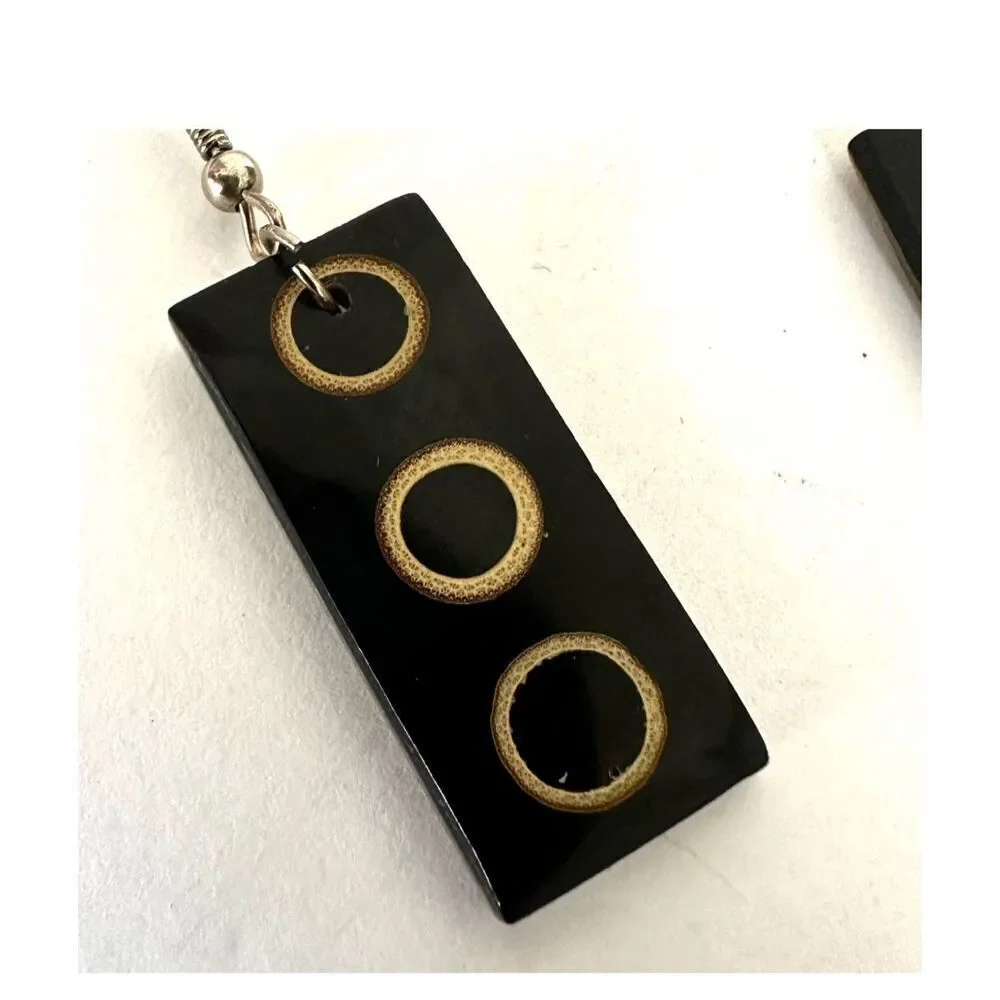 Black shell circle pattern  earrings